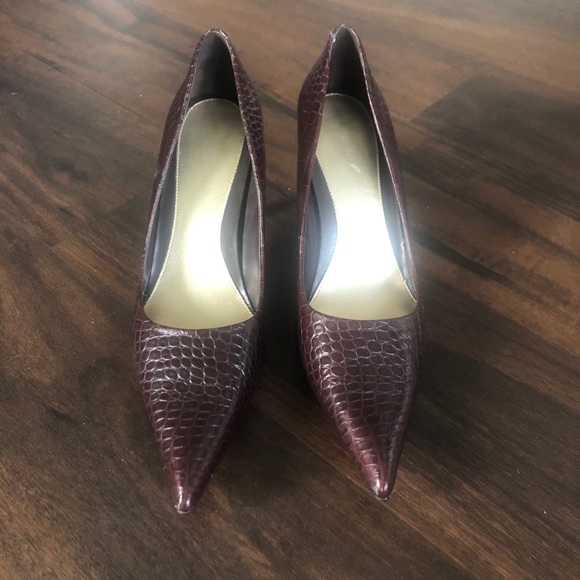 Nine West | Brown Embossed Pumps - Picture 6 of 6